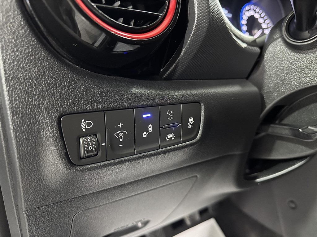 Foto 13 HYUNDAI Kona 1.6 CRDI 115CV Tecno Red 4X2