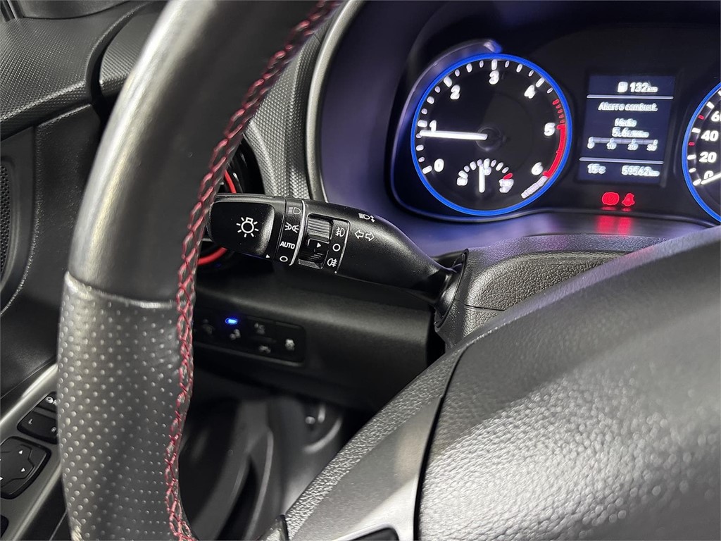 Foto 20 HYUNDAI Kona 1.6 CRDI 115CV Tecno Red 4X2