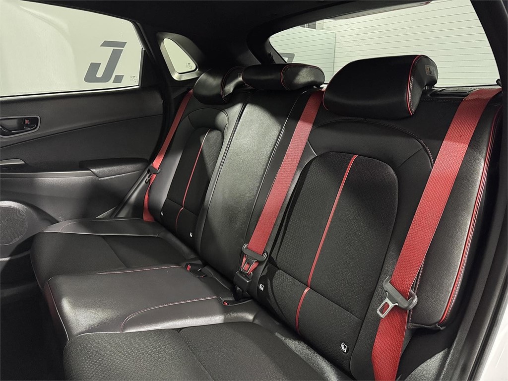 Foto 37 HYUNDAI Kona 1.6 CRDI 115CV Tecno Red 4X2