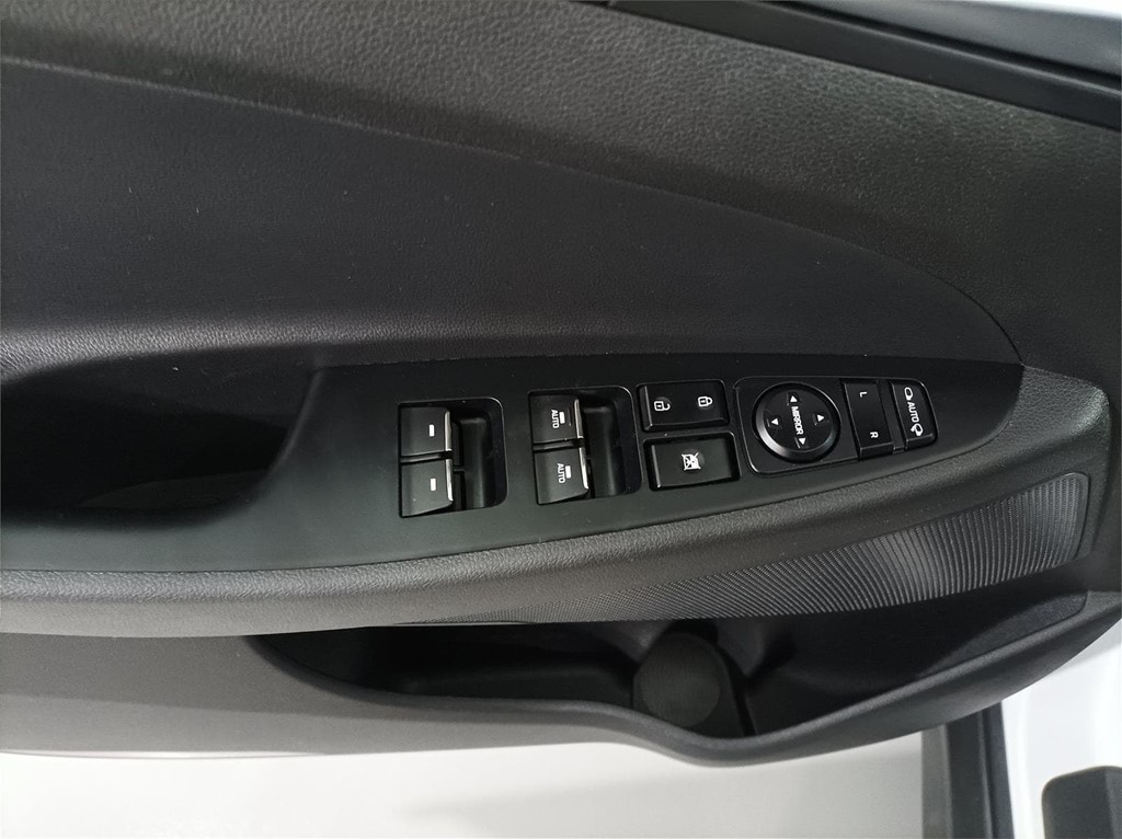 Foto 21 HYUNDAI TUCSON 1.6 CRDI 85kW 116CV 48V SLE 4X2