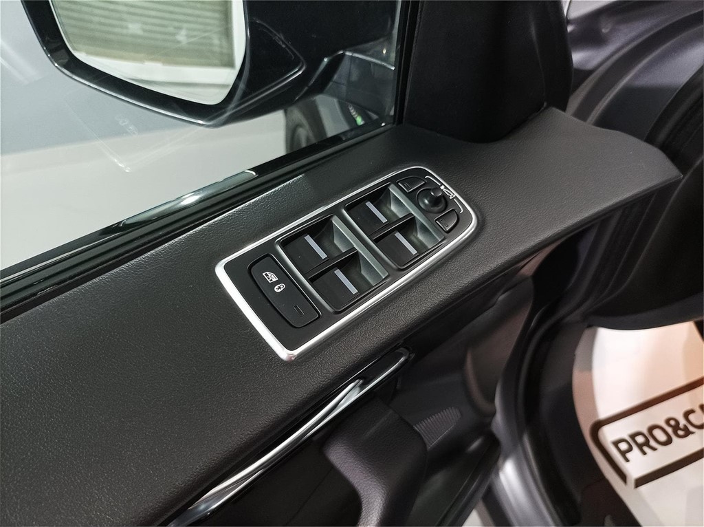 Foto 26 JAGUAR F-PACE R-SPORT (CAMBIO AUTOMATICO) 2.0 180CV