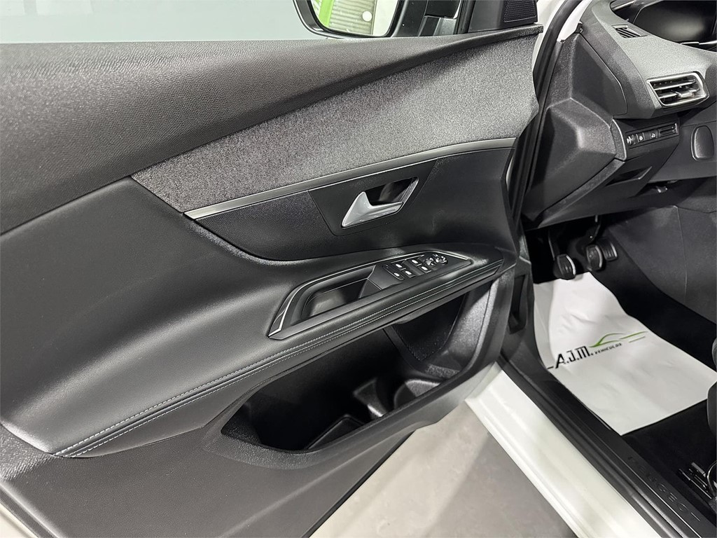 Foto 18 PEUGEOT 5008 1.5 BlueHDi SS Allure Pack 1.5 HDi 130CV (7 PLAZAS)