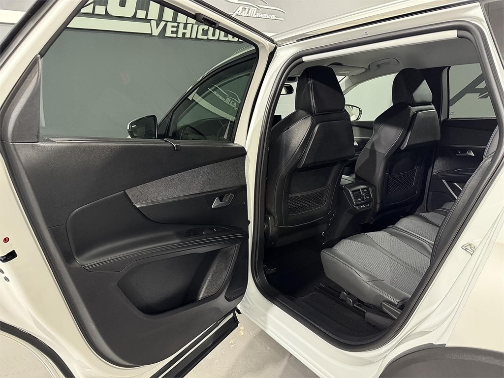 Foto 32 PEUGEOT 5008 1.5 BlueHDi SS Allure Pack 1.5 HDi 130CV (7 PLAZAS)