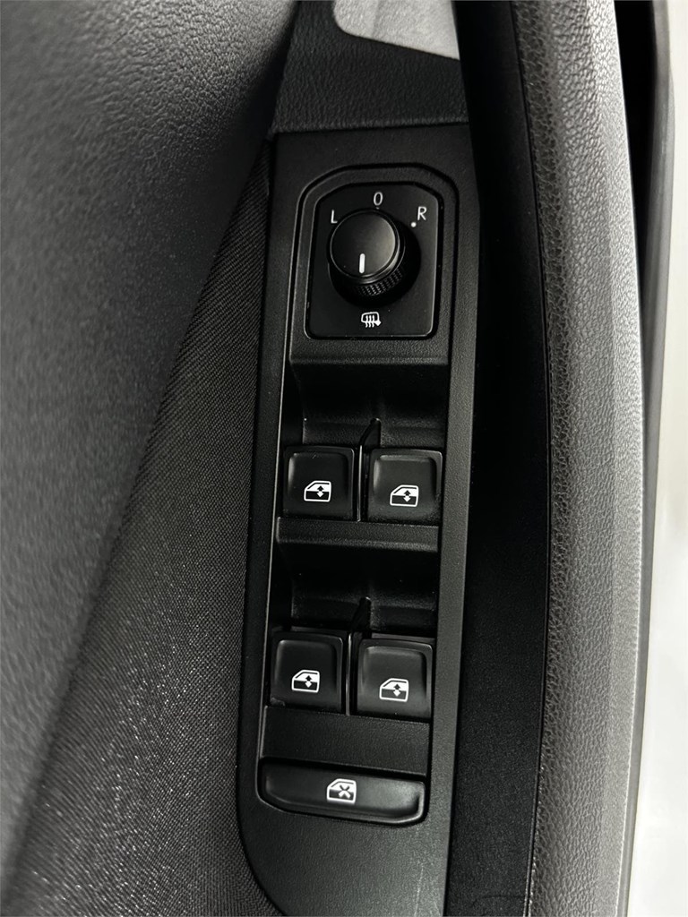 Foto 14 SKODA Kamiq 1.0 TSi 110 CV DSG Ambition