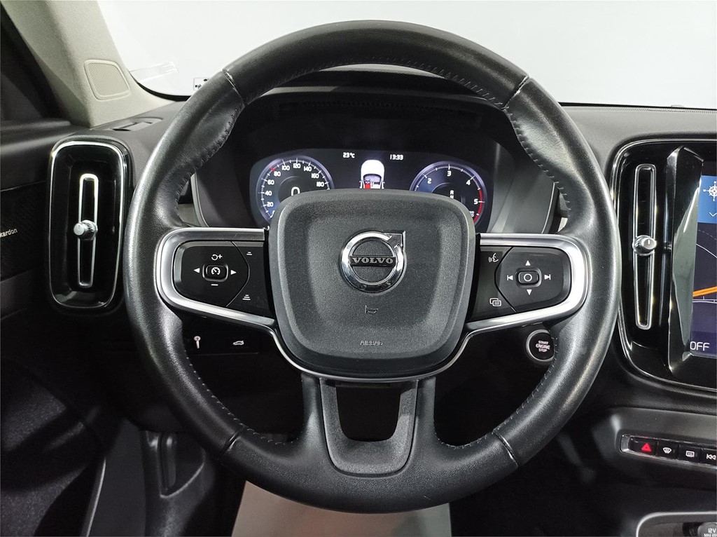 Foto 10 VOLVO XC 40 MOMENTUM D4 AUTO AWD 2.0 190CV