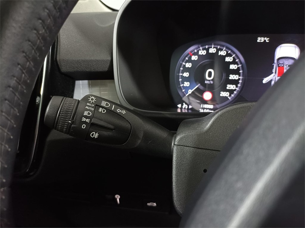 Foto 13 VOLVO XC 40 MOMENTUM D4 AUTO AWD 2.0 190CV