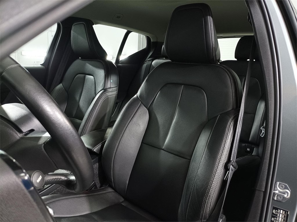 Foto 23 VOLVO XC 40 MOMENTUM D4 AUTO AWD 2.0 190CV