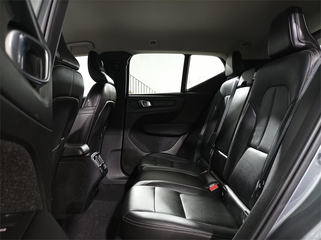 Foto 25 VOLVO XC 40 MOMENTUM D4 AUTO AWD 2.0 190CV