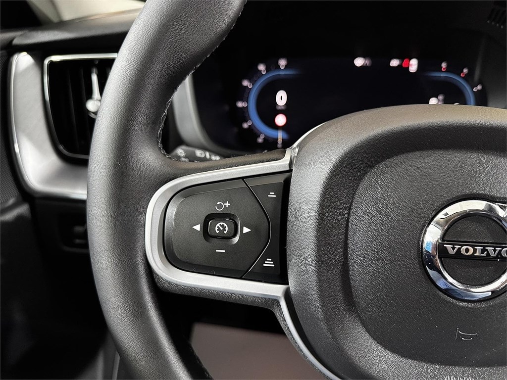 Foto 14 VOLVO XC60 2.0 197CV B4 D Momentum Pro AUTO 8V