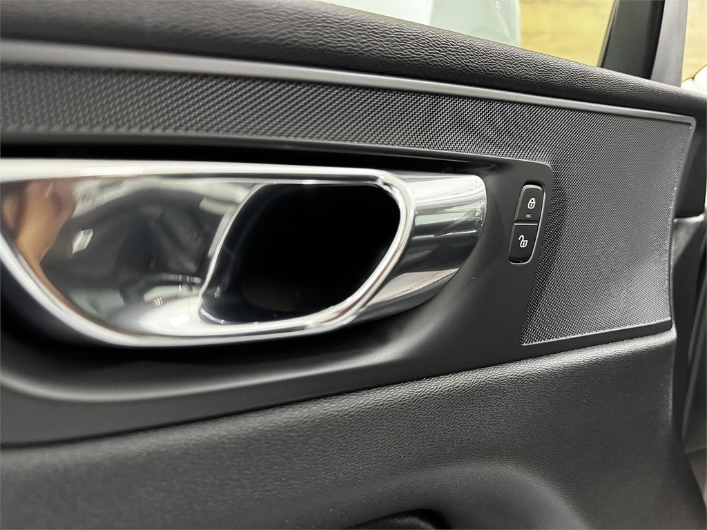 Foto 22 VOLVO XC60 2.0 197CV B4 D Momentum Pro AUTO 8V