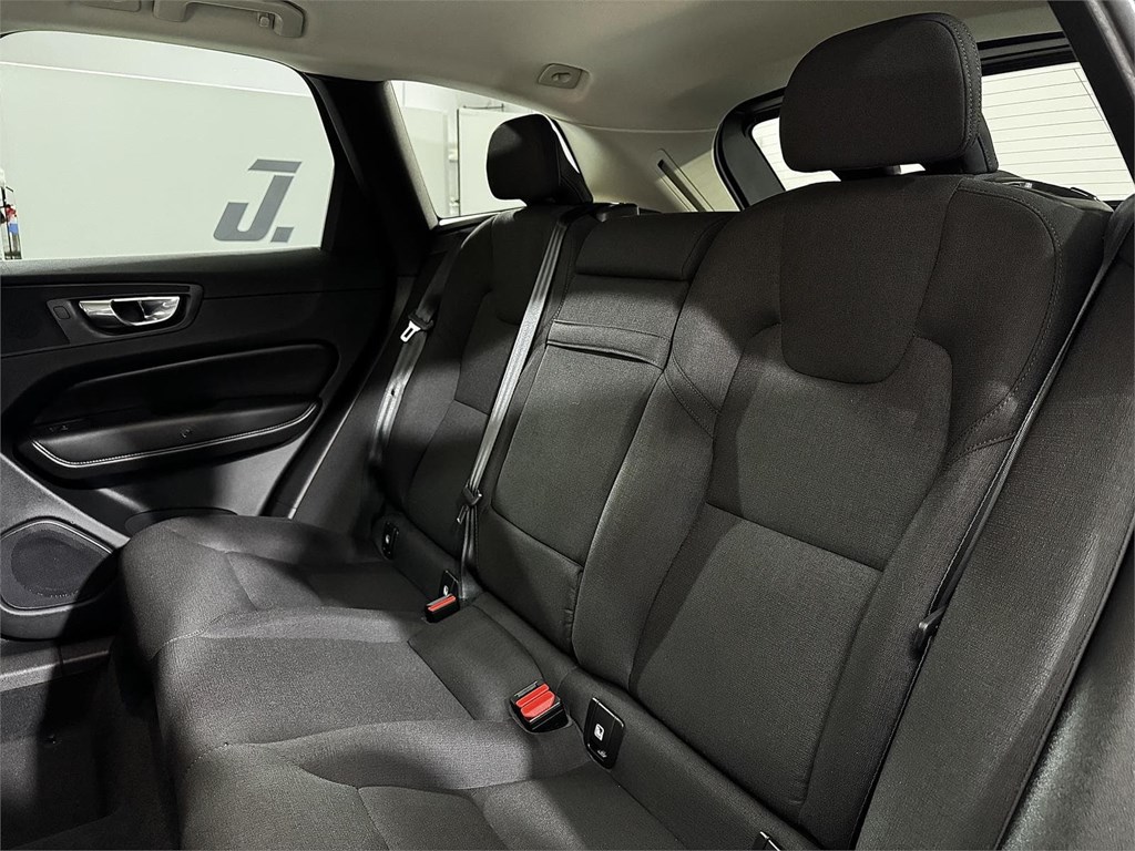 Foto 40 VOLVO XC60 2.0 197CV B4 D Momentum Pro AUTO 8V