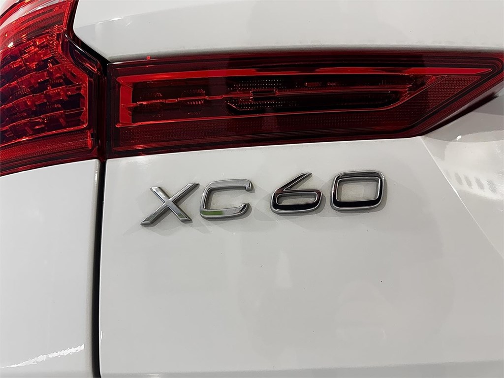 Foto 44 VOLVO XC60 2.0 197CV B4 D Momentum Pro AUTO 8V