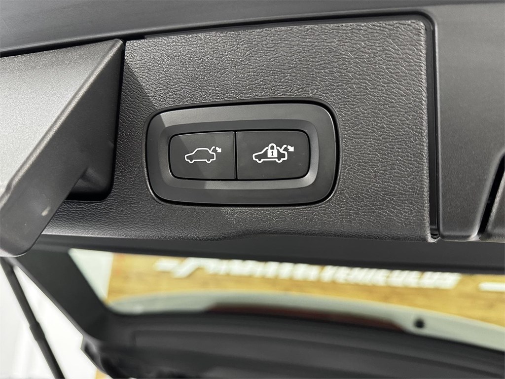 Foto 45 VOLVO XC60 2.0 197CV B4 D Momentum Pro AUTO 8V