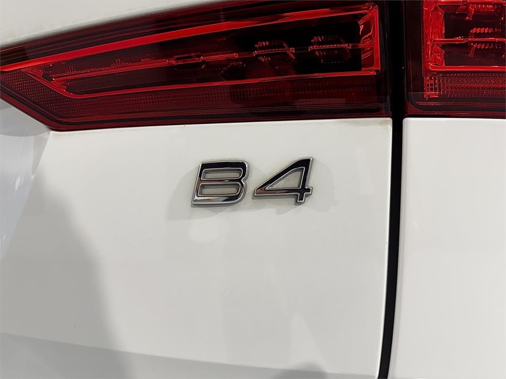 Foto 46 VOLVO XC60 2.0 197CV B4 D Momentum Pro AUTO 8V