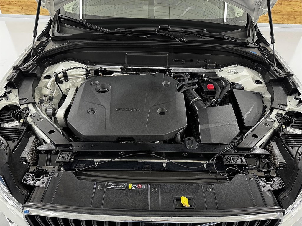 Foto 47 VOLVO XC60 2.0 197CV B4 D Momentum Pro AUTO 8V