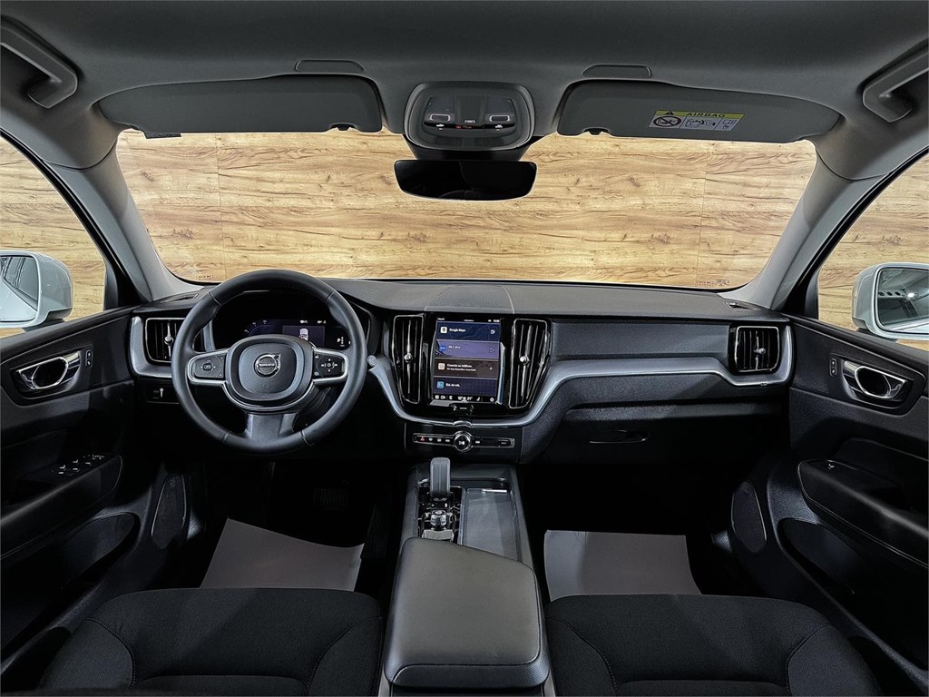 Foto 8 VOLVO XC60 2.0 197CV B4 D Momentum Pro AUTO 8V