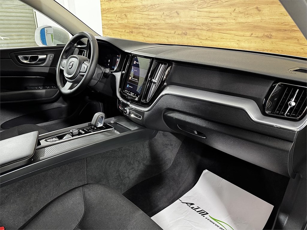 Foto 9 VOLVO XC60 2.0 197CV B4 D Momentum Pro AUTO 8V