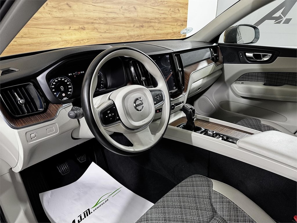 Foto 7 VOLVO XC60 2.0 D3 Business Plus 2.0 150 CV