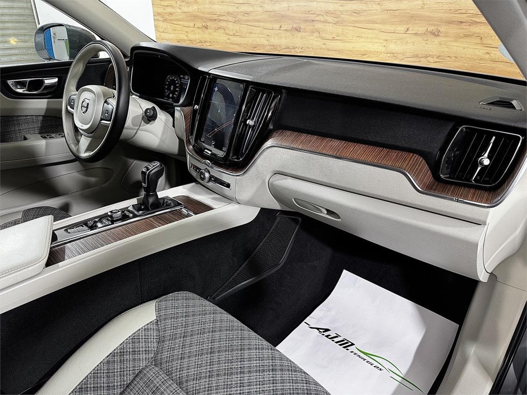 Foto 9 VOLVO XC60 2.0 D3 Business Plus 2.0 150 CV