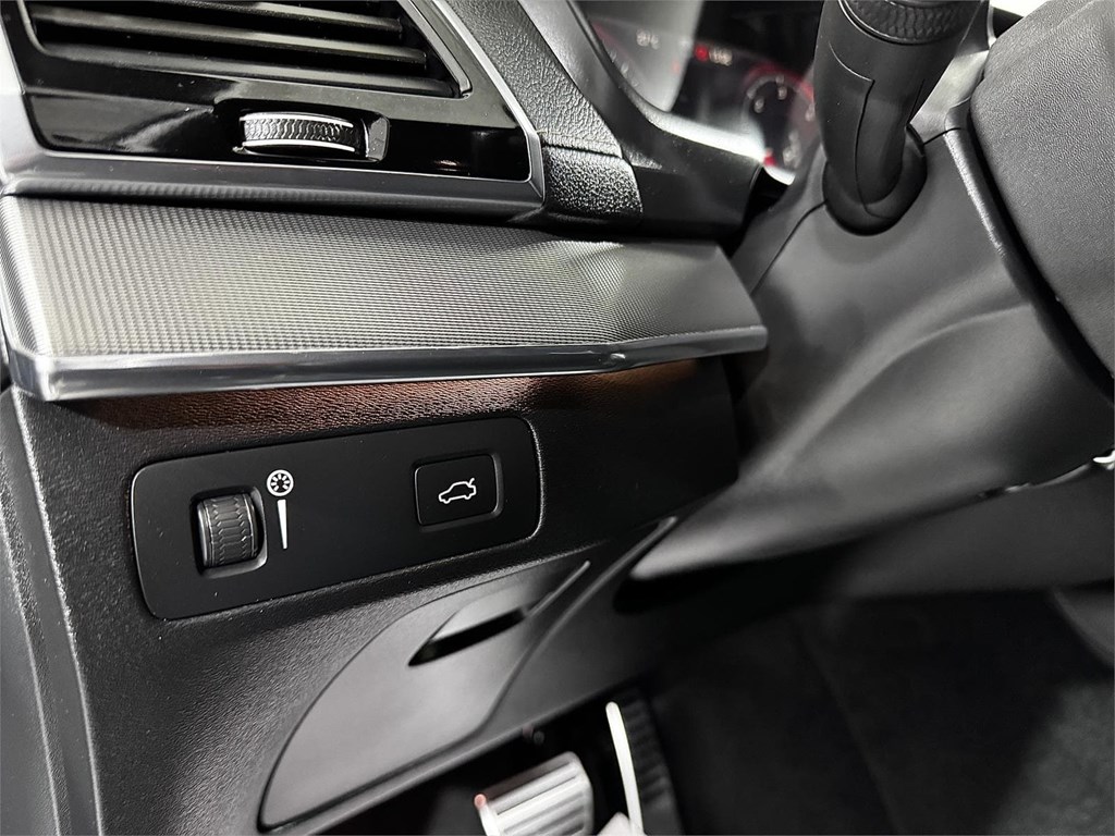 Foto 10 VOLVO XC90 2.0 B5 235CV AWD R-Design Auto 8v