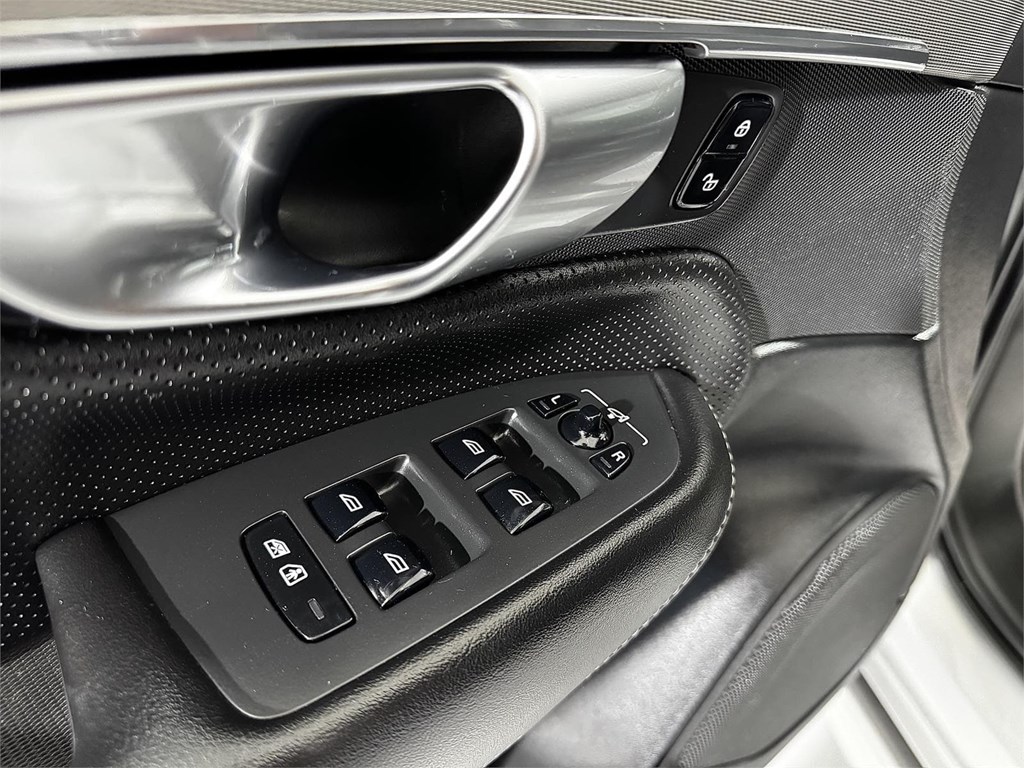 Foto 19 VOLVO XC90 2.0 B5 235CV AWD R-Design Auto 8v