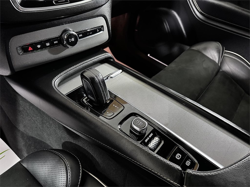 Foto 24 VOLVO XC90 2.0 B5 235CV AWD R-Design Auto 8v