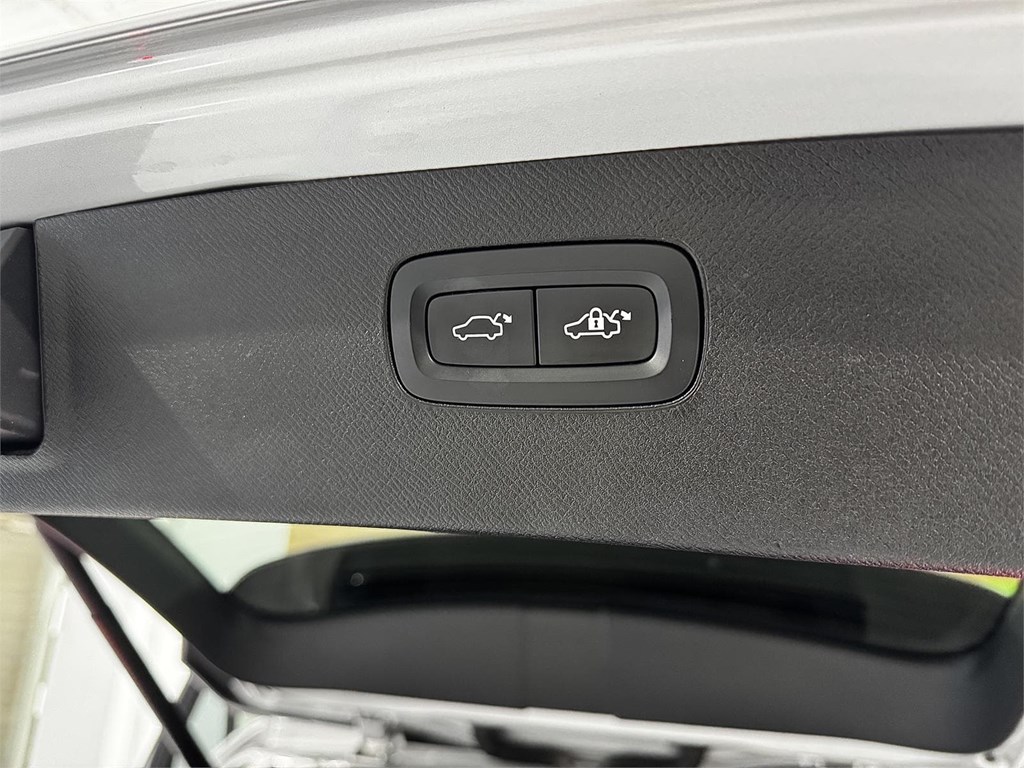 Foto 38 VOLVO XC90 2.0 B5 235CV AWD R-Design Auto 8v